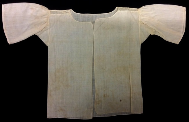 1922.2013 Baby's shirt, fine lawn cotton or linen, British, 1790-1820