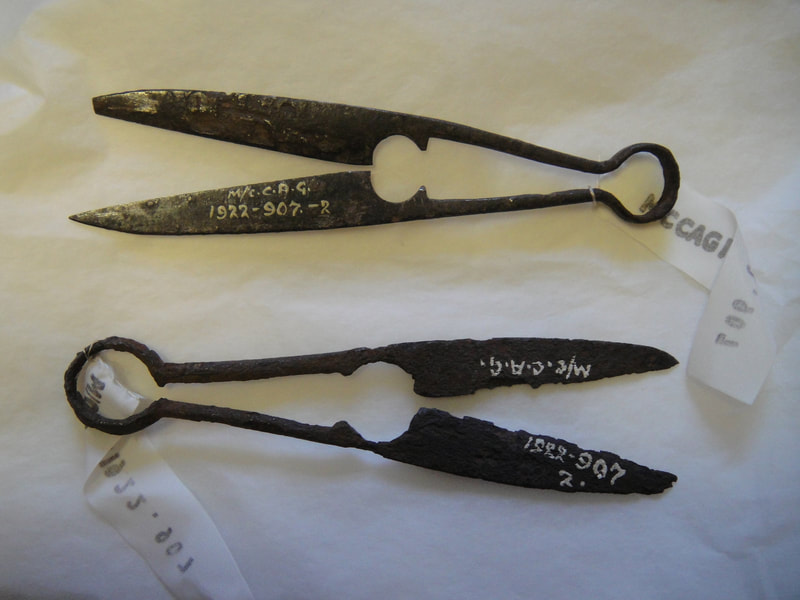1922.907 Two pairs of scissors, iron, British, 17th century