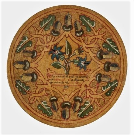1922.836 Trencher or roundel, small plate for serving dried fruits or sweets, painted sycamore, British, 1580-1600
