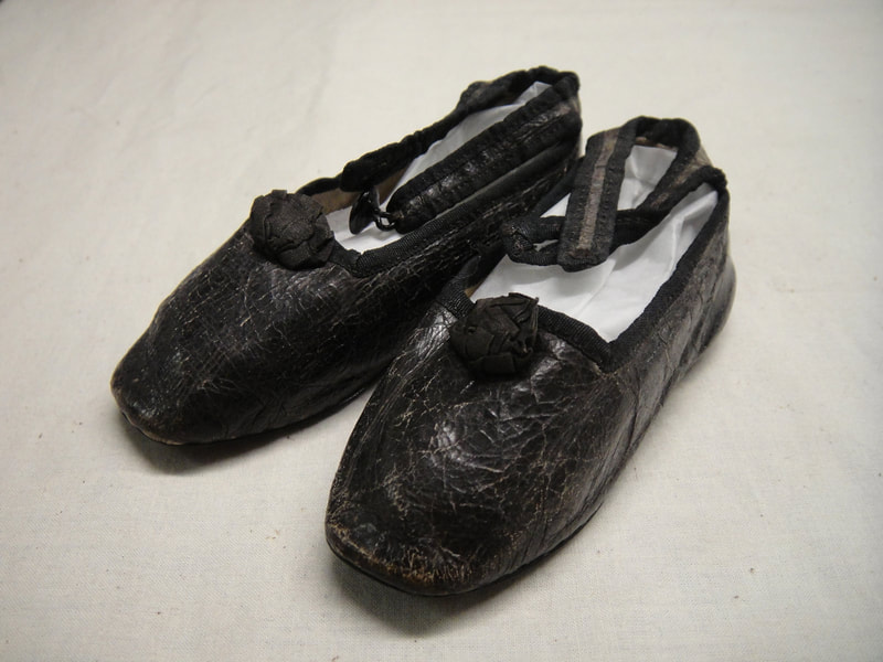 1922.1776 Pair of leather baby's shoes, British, 1840-1870