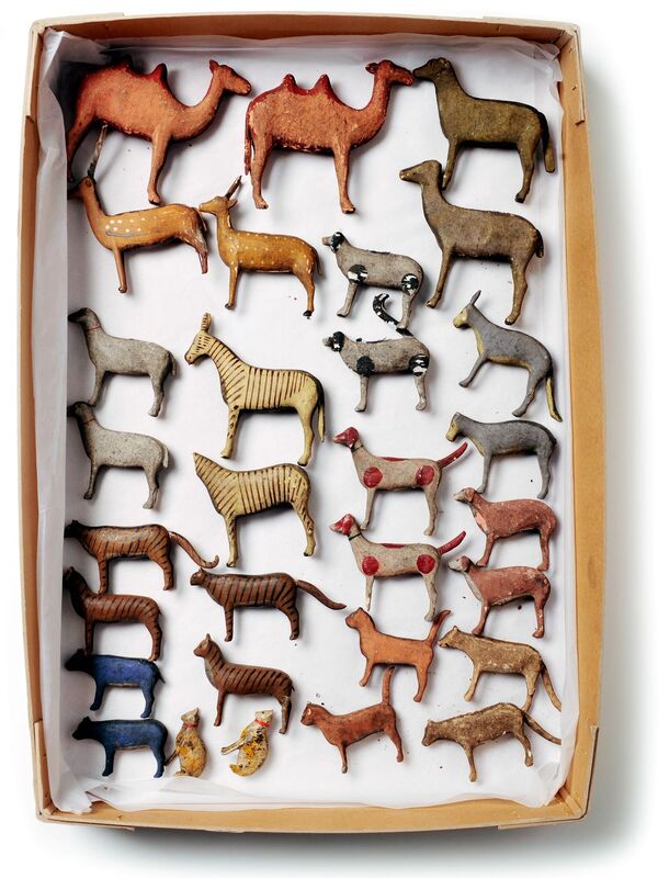 Tray of painted wooden Noah's Ark animals, 19th century