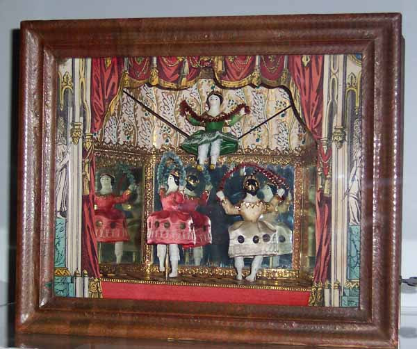 Colourful miniature theatre with 4 performers 